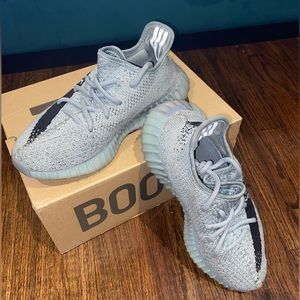 Yeezy Boost 350 V2, Salt/CBlack, Size 5.5